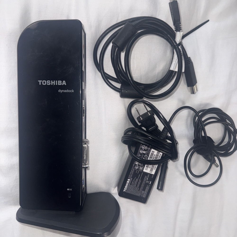 Toshiba DynaDock‎ USB 3.0 Universal Docking Station - PA3927U-1PRP w/ AC Adapter